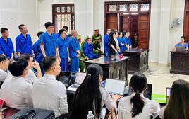 VIDEO: Dẫn giải trùm" ma túy Bùi Đình Khánh cùng 3 đồng phạm bị tuyên án tử hình rời tòa