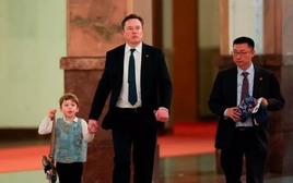 Con trai tỷ phú Elon Musk gây chú ý ở Bắc Kinh