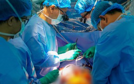 Trái tim bỗng đập trở lại trong lồng ngực người nhận gần ngừng tim, chạy ECMO suốt 8 ngày, BS: "Một trong những ca hồi phục tốt nhất mà chúng tôi từng thấy"