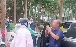 Vụ va chạm giao thông đang khiến cả MXH bức xúc: Chở theo con nhỏ mà người mẹ này đang làm cái gì thế này!