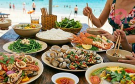 Mâm cơm "huyền thoại" của mẹ khi đi du lịch: Luôn có rau luộc và canh chua: Từ ngày có gia đình và hay cho con đi du lịch, tôi đã hiểu tại sao