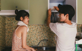 Nghỉ lễ về quê mẹ chồng hỏi: "Vợ 35 tuổi, chồng 40 tuổi mà chưa mua được nhà trong khi lương 50 triệu/tháng à?”