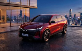 VinFast VF 8 mới ra mắt: Sạc dưới 30 phút, chạy 500 km, nâng cấp công nghệ ADAS