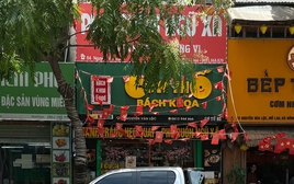 Cơm thố Bách Khoa sau phản ánh khu bếp "nhếch nhác": Khách vẫn ra vào nườm nượp, người khen ngon và tiện, người... hơi lo lắng một chút