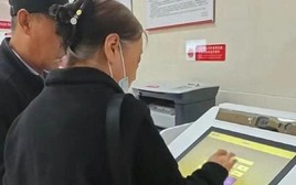 Khách gửi tiết kiệm hơn 387 triệu đồng, 8 năm sau phát hiện đã mua bảo hiểm, ngân hàng khẳng định: “Chúng tôi bán hàng đúng quy trình”