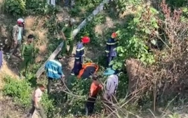 Đạp xe 'phượt' qua đèo, hai học sinh lao xuống vực sâu 50m