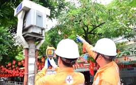 Nhiều nơi ở Hà Nội mất điện giữa nắng nóng đỉnh điểm, EVN nói gì?