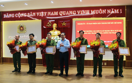 TP.HCM khen thưởng 6 tập thể phá nhanh vụ nổ súng giết người ở Bến Thành