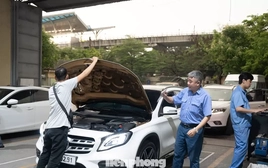 Mua ô tô cũ chưa hết hạn đăng kiểm phải đưa xe đi cập nhật thông tin