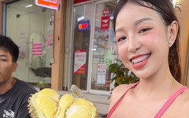 Ngồi bán sầu riêng nhưng có vóc dáng như hoa hậu, hot girl bất ngờ trở thành tâm điểm chú ý