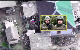 Nhóm binh sĩ Ukraine phất cờ Nga đào ngũ