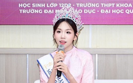 Hoa hậu Hà Linh cùng hoa hậu Phan Kim Oanh trở về trường cũ, trao quà tri ân thầy cô