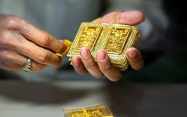 Giá vàng trong nước “đứng im” vẫn cao hơn thế giới 17 triệu đồng/lượng, vượt cả Trung Quốc và Ấn Độ