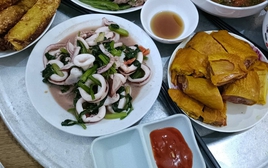 Tôi chỉ kể chuyện vu vơ trong bữa cơm mà con dâu tạt thẳng "gáo nước lạnh" giữa mặt mẹ chồng