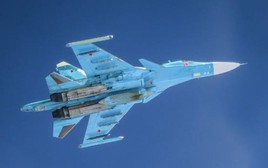 Máy bay ném bom Su-34 lần đầu được nhìn thấy với hệ thống Sych