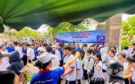 Thí sinh ở Gia Lai xin đi vệ sinh rồi giấu điện thoại vào túi quần