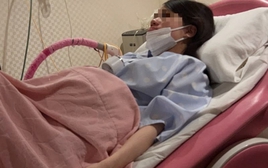 Nữ sinh 17 tuổi ruột "lỗ chỗ" như tổ ong, hàng trăm polyp chen chúc nhau khiến bác sĩ cũng phải hoảng hốt
