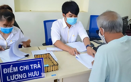 Dù được tăng lương hưu nhưng số tiền tôi nhận mỗi tháng không thấm vào đâu so với cuốn sổ tiết kiệm mà các con đã dỗ dành