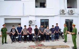Khởi tố nhóm thanh thiếu niên mang dao kiếm, hẹn hỗn chiến qua TikTok