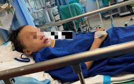 Cậu bé 8 tuổi đã suy thận giai đoạn cuối, buộc phải ghép thận vì món nước "người lớn còn mê"