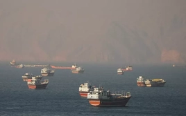 NÓNG: Quân đội Iran bất ngờ tuyên bố phong toả eo biển Hormuz