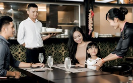 Chồng được thăng chức nên đưa tôi đi ăn mừng, ngờ đâu chúng tôi lại gặp một người mà tôi không muốn thấy, tại chính nhà hàng đó