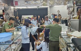 Công an đồng loạt kiểm tra đột xuất 8 cơ sở kinh doanh