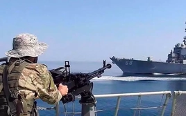Iran siết kiểm soát eo biển Hormuz, cảnh báo tàu thuyền không đi ngoài tuyến được chỉ định