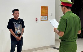 'Ma men' lái ô tô lao vào quán nhậu rồi đến trụ sở công an ở Đà Nẵng thách thức