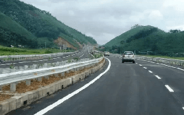 Phát hiện 1 chiếc xe làm từ “đồ chơi” chạy trên đường với tốc độ lên tới 111 km/h