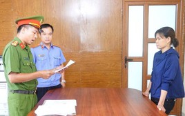 Khởi tố người phụ nữ xịt vòi nước cao áp vào mặt bà bán rau ở Phú Thọ