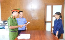 Ra quyết định khởi tố người phụ nữ bán hải sản Nguyễn Thị Thúy SN 1983