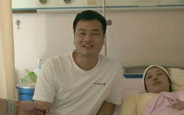 Sản phụ 29 tuổi sinh thường 4 em bé cùng lúc, người chồng xúc động: "Tôi cứ lo cả 4 đều là con trai"