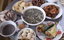 Yêu nhau 2 năm không sao, đến lúc sống chung nhìn mỗi lần bạn gái bê mâm cơm ra là tôi hốt hoảng, lo cho "giấc mơ" của mình