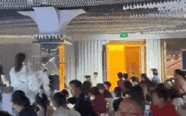 Vài giây "thót tim" tại đám cưới đang xôn xao MXH: Cái thủ tục gì mà kì cục kém duyên thế này!