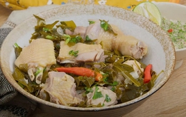 Đi chợ thấy nắm lá dại này nhớ mua ngay: Đem vò nát nấu với thịt gà, vị chua thanh cuốn miệng, ăn đến đâu sảng khoái đến đấy