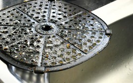 Không cần chà xát, chỉ cần dùng đúng 2 nguyên liệu này là nồi chiên không dầu sạch như mới