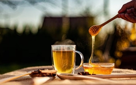 Người phụ nữ uống nước pha mật ong suốt 1 năm, đi khám sức khỏe bác sĩ bất ngờ hỏi: "Chị đã làm gì vậy?"
