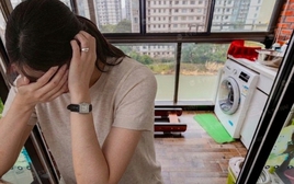 Chồng thất nghiệp 2 năm, vợ cáng đáng cả gia đình rồi đột nhiên phát hiện sự thật qua chức danh hiện trên điện thoại chồng