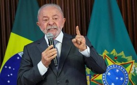 Ông Trump áp thuế, lãnh đạo quốc gia BRICS tuyên bố "không khóc lóc" mà sẽ bán hàng cho bên khác, gửi lời cảm ơn tới nước láng giềng Việt Nam 