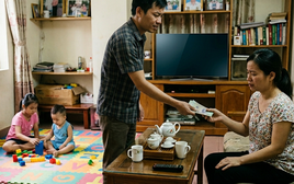 Chồng tháng nào cũng đưa 8 triệu, đến khi vợ đòi ly hôn chia mỗi người nuôi 1 đứa con, anh mới giật mình nhận ra giờ là năm 2026 rồi!