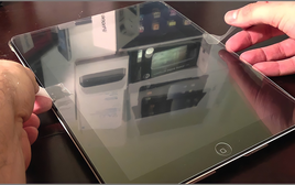 Chiếc iPad của chồng xưa nay để mở, hôm qua bỗng dưng cài mật khẩu, tôi bấm bừa để rồi sững sờ với màn hình hiện ra
