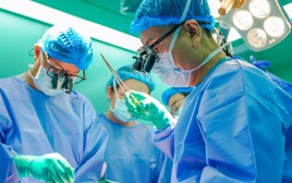 Trái tim người đàn ông đập trong lồng ngực bé gái 13 tuổi: Nhìn lại quy trình ghép tạng "cho đi là còn mãi"