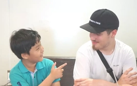 Hai anh em 9 tuổi gây sốt vì nói thành thạo 3 ngoại ngữ