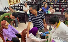 Hai cụ bà gần 100 tuổi gửi mẫu ADN, chờ ngày đón anh trai trở về