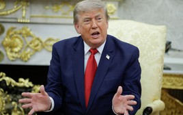 Ông Trump rút lại kế hoạch thu phí tàu thuyền qua eo biển Hormuz