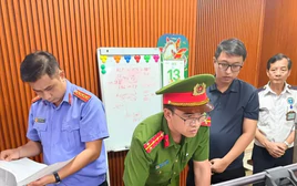 Ba giám đốc doanh nghiệp bị khởi tố vì bán máy tính cài ‘Win lậu’