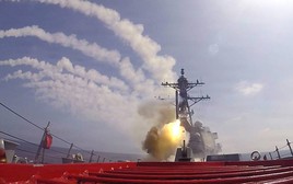 Mỹ dội bom ác liệt ngay sau khi ông Trump tuyên chiến với Iran