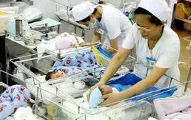 Đề xuất khen thưởng phụ nữ sinh đủ hai con, được trợ cấp tài chính cho trẻ đến 3 tuổi