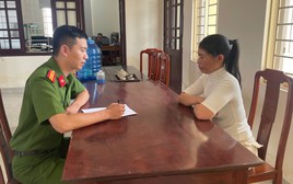 Nguyễn Thị Thanh Nga 48 tuổi ra đầu thú